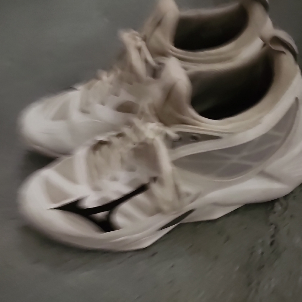 Mizuno White and Black Athletic Shoes